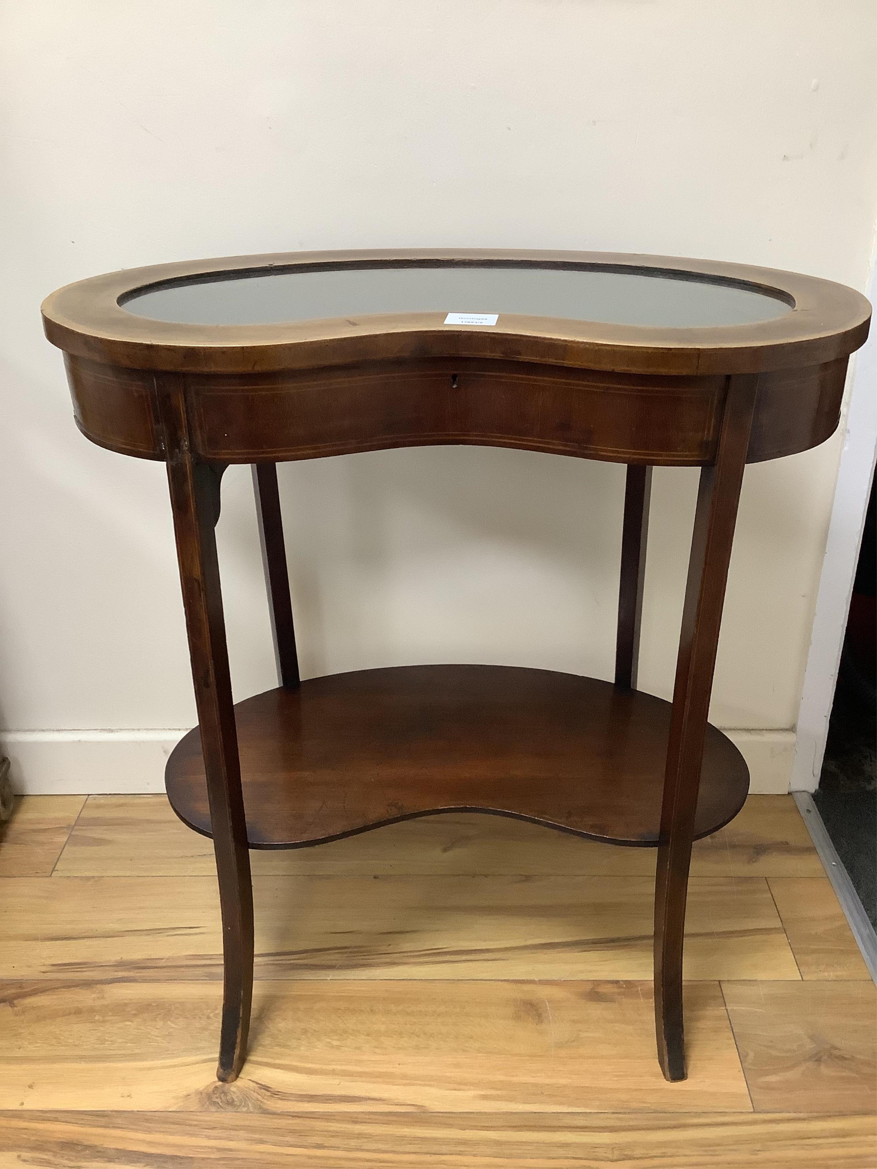 An Edwardian mahogany kidney shaped bijouterie table, width 68cm, depth 39cm, height 73cm. Condition - fair